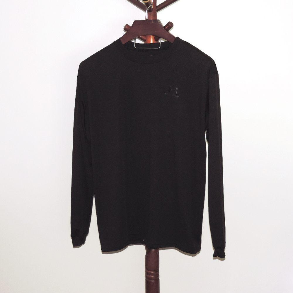 Under Armour black long sleeve pullover shirt